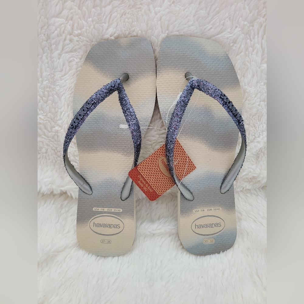 BNWT Havaianas Blue and Gray Flip Flops